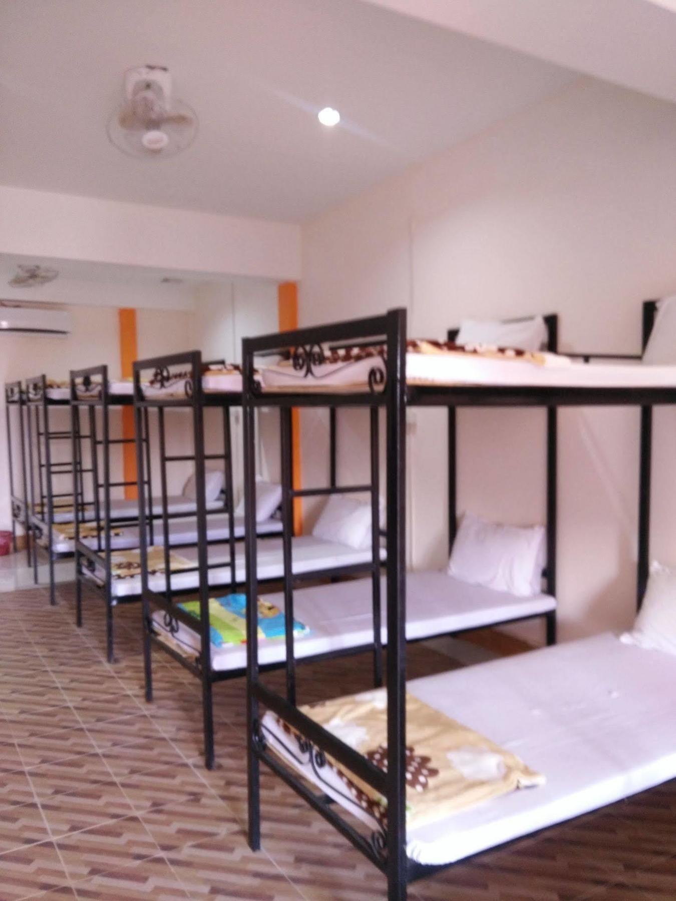 Orange Backpacker Hostel В'єнтьян Екстер'єр фото