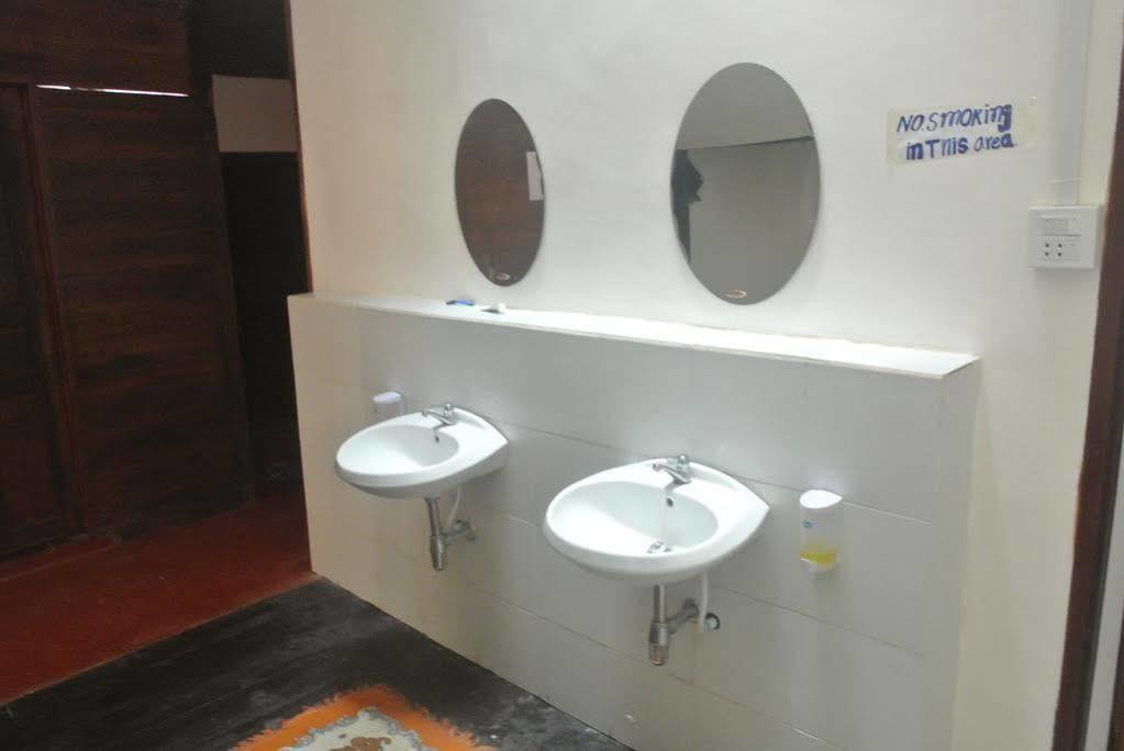 Orange Backpacker Hostel В'єнтьян Екстер'єр фото